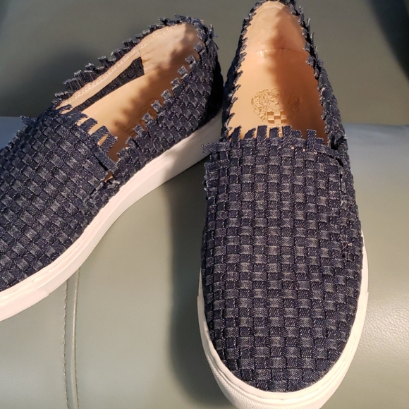 VINCE CAMUTO SNEAKERS - Picture 11 of 11